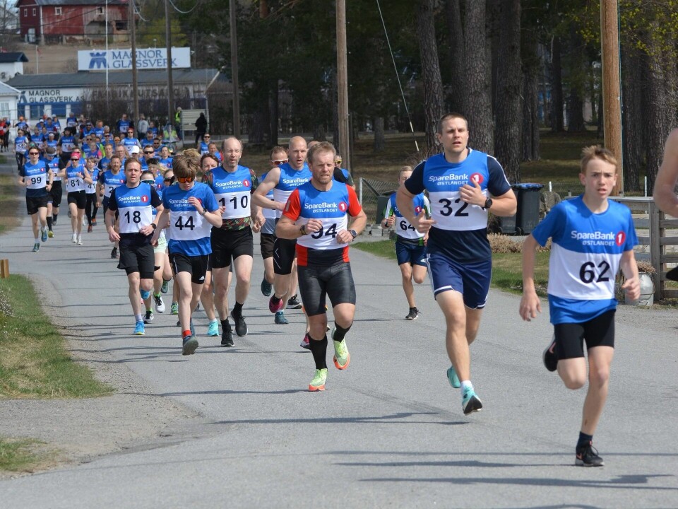 Løpere i lange baner la av gårde i Krystallmarsjen lørdag. (Foto: Janne Slorafoss) Løpere i lange baner la av gårde i Krystallmarsjen lørdag. (Foto: Janne Slorafoss)