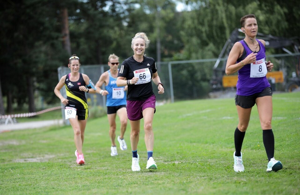 Therese Falk løp like energisk fra start til mål og vant på ny pers på Hønefoss lørdag. (Foto Bjørn Hytjanstorp) Therese Falk løp like energisk fra start til mål og vant på ny pers på Hønefoss lørdag. (Foto Bjørn Hytjanstorp)