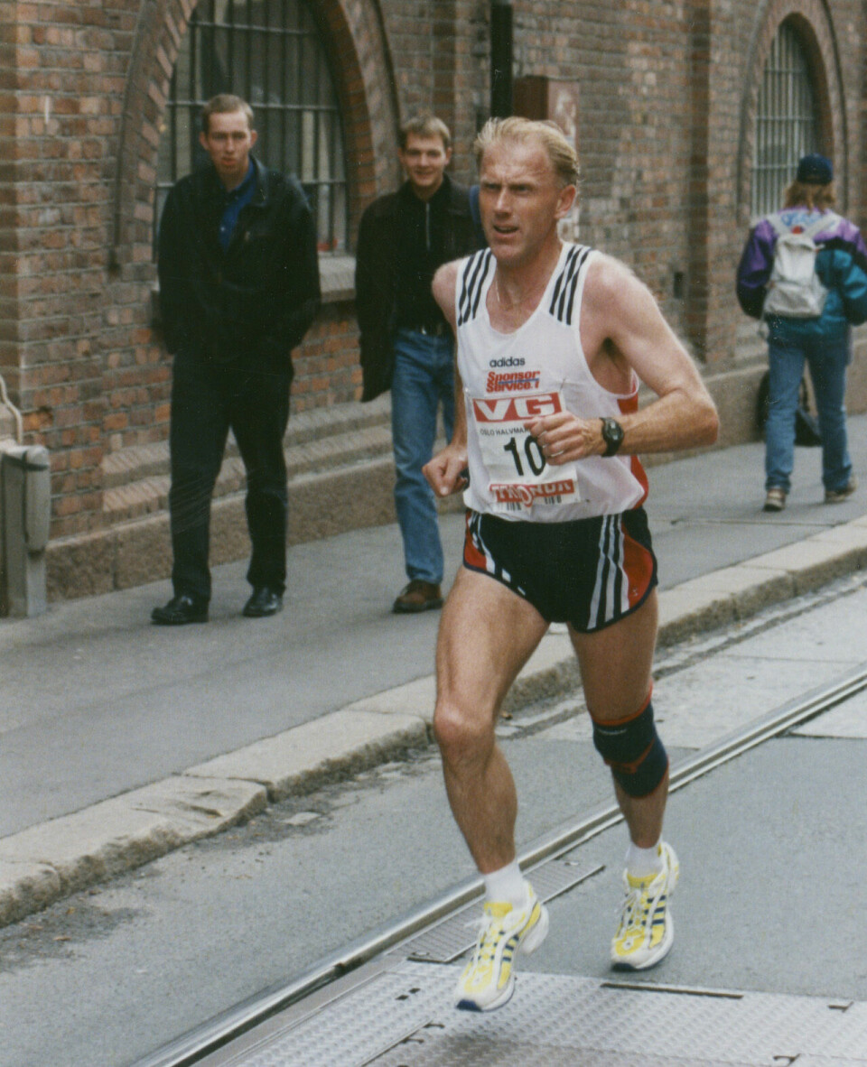 Mannen med den ikoniske skistaven Oddvar_Brå_Oslo_halvmaraton_1998_foto_Runar_Gilberg.jpg