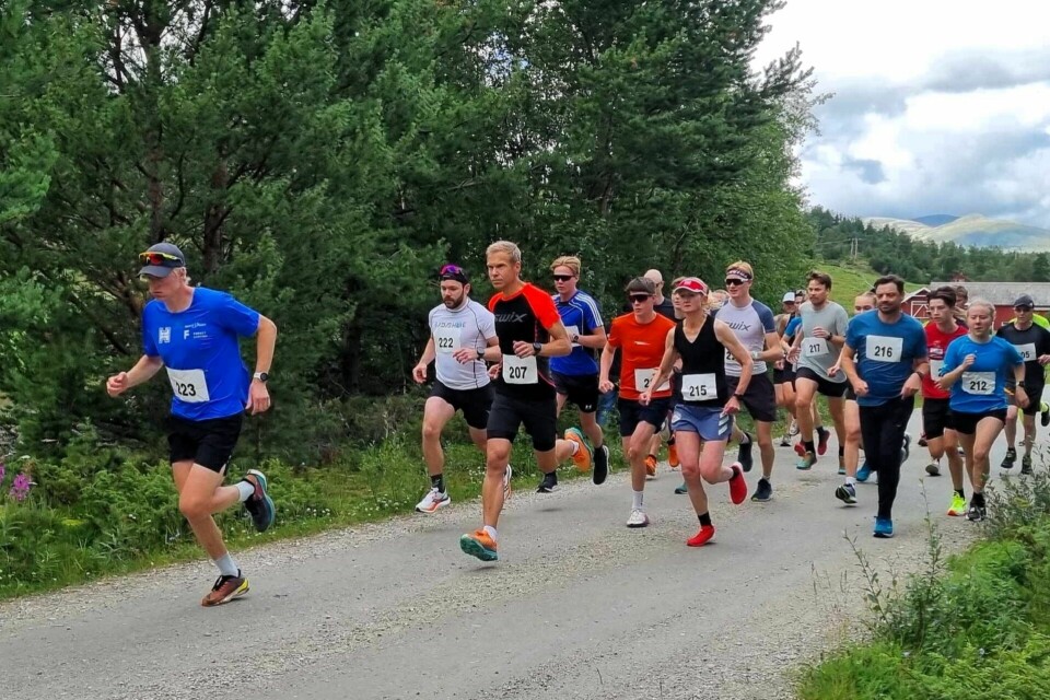 Martin Øyen Tøraasen og resten av feltet bestående av 25 løpere rett etter starten i Grimsbu. (Foto: Folldal IF) Martin Øyen Tøraasen og resten av feltet bestående av 25 løpere rett etter starten i Grimsbu. (Foto: Folldal IF)