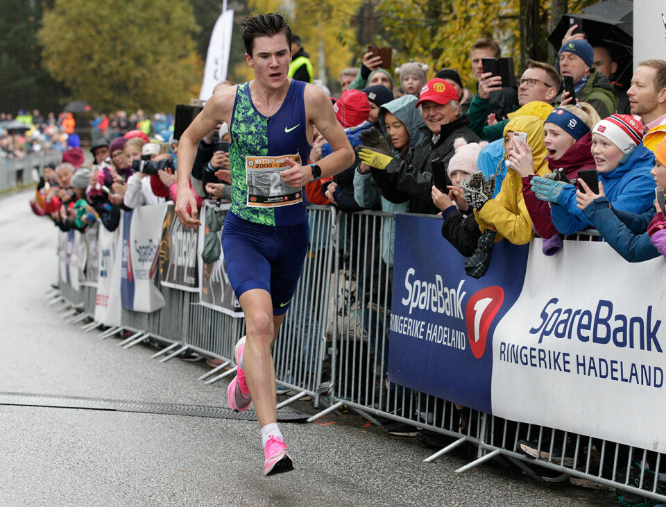 Jakob Ingebrigtsen spurter inn til seier og ny norsk rekord på 10 km gateløp. (Foto: Per Inge Østmoen) Jakob Ingebrigtsen spurter inn til seier og ny norsk rekord på 10 km gateløp. (Foto: Per Inge Østmoen)