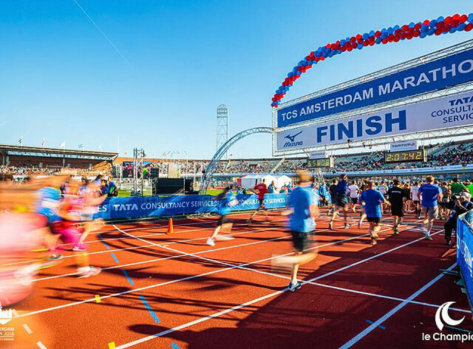 Sterke tider i Amsterdam Marathon - nå med norske resultater Mot_maalseilet_halvmaraton_640.jpg