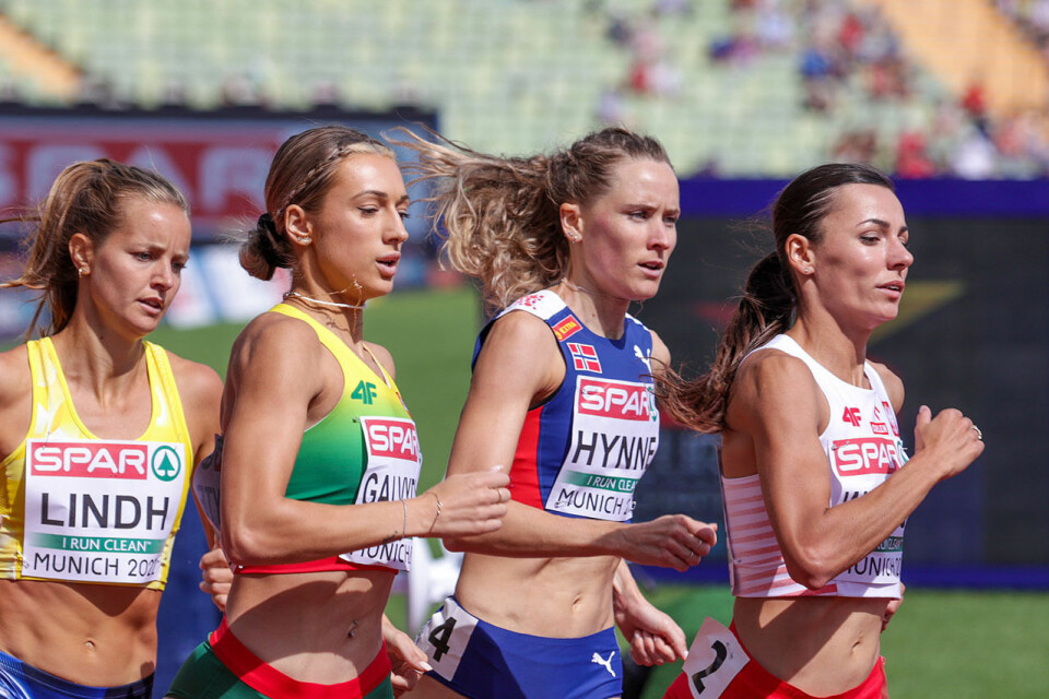 Duell: Hedda Hynne og Lovisa Lindh har løpt i mange 800 m-felt mot hverandre. Ingen av dem var i god gammel form så det ble jevnt denne gangen også. (Foto: Arne Dag Myking) Duell: Hedda Hynne og Lovisa Lindh har løpt i mange 800 m-felt mot hverandre. Ingen av dem var i god gammel form så det ble jevnt denne gangen også. (Foto: Arne Dag Myking)