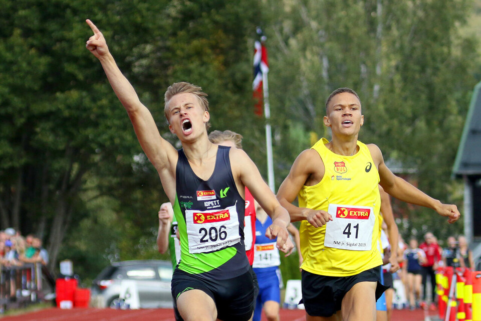 Sigurd Tveit vant spurtoppgjøret på 800 m i U20-klassen Sigurd Tveit kan glede seg over å ha slått Luca Thompson i spurten