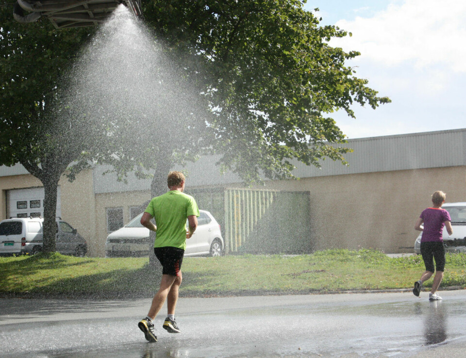 Fra regn til sol i Grimstad Maraton IMG_1229BrandstationBagfra.jpg