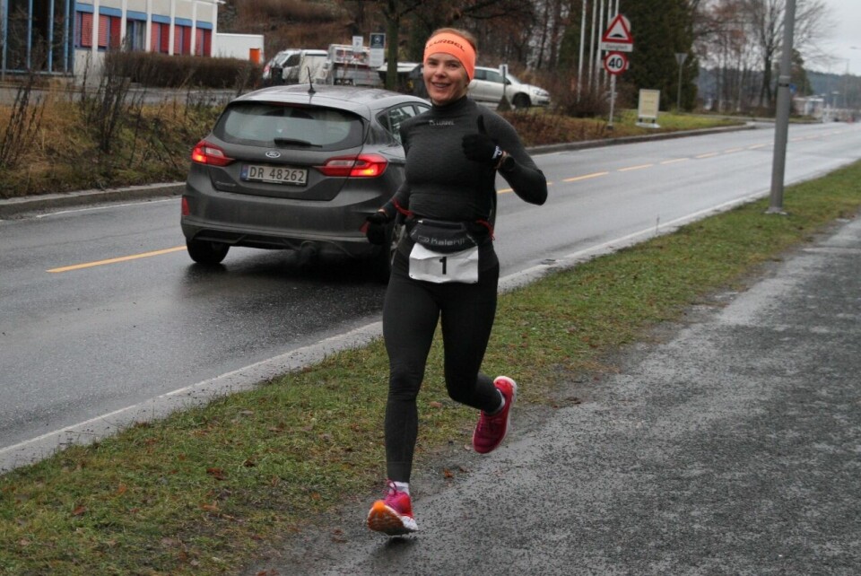 Tomler opp og bare blide løpere på Fornebu Juleultra IMG_6385_Patrycja_Bereznowska (1280x854).jpg