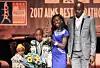 Mary Keitany hadde både mannen og barna med seg da hun mottok det prestisjefulle trofeet fra AIMS. (Foto: SEGAS AMA)