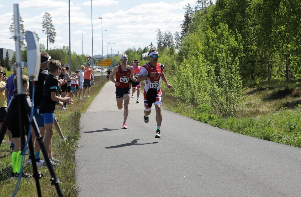 Kristian Blummenfelt vinner den intense spurten på 14.58. (Foto: Bjørn Hytjanstorp) Kristian Blummenfelt vinner den intense spurten på 14.58. (Foto: Bjørn Hytjanstorp)