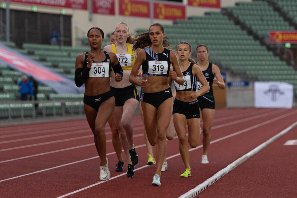 Amalie Sæten med 2.06,14 og seier på 800 m B_heat_samlet halvveis_DSC7540.jpg