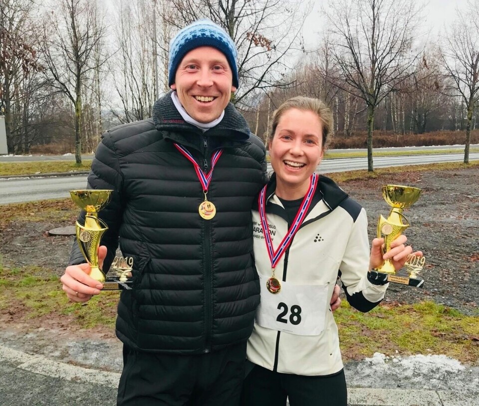 Tomler opp og bare blide løpere på Fornebu Juleultra SEBakkefoto_Vinnerne_halvmaraton_Terje_Aas_Cecilie_L'Orsa_TVeit (1280x1084).jpg