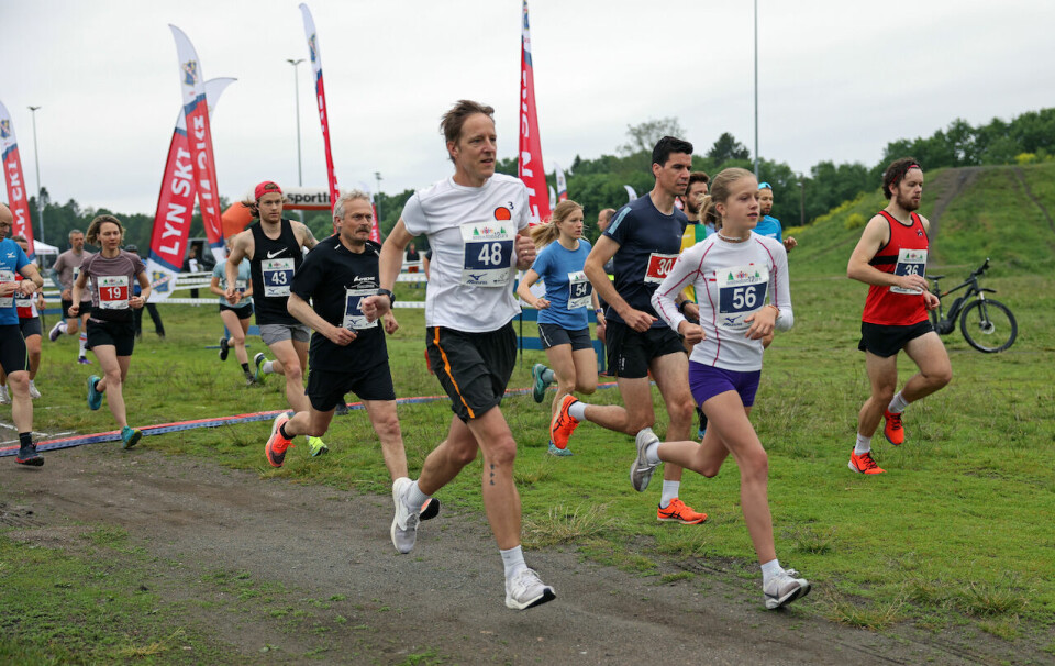 Per Jørgen Walstrøm (48) og Amanda Walstrøm legger av gårde fra start. Førstnevnte i klasse Menn 50-54, og Amanda i Jenter 15-16 år. Foto: Tom-Arild Hansen Per Jørgen Walstrøm (48) og Amanda Walstrøm legger av gårde fra start. Førstnevnte i klasse Menn 50-54, og Amanda i Jenter 15-16 år. Foto: Tom-Arild Hansen