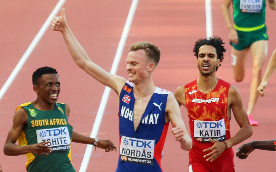 Narve Gilje Nordås jubler for avansement til 1500 m-finalen under friidretts-VM i Budapest i august. (Foto: Arne Dag Myking) Narve-Gilje-Nordås