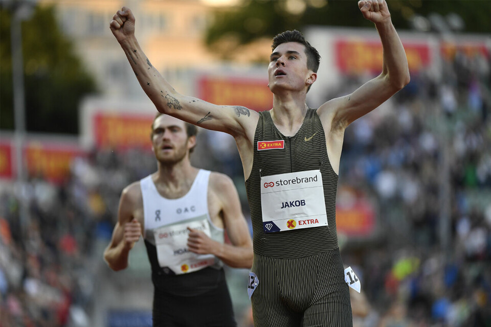 Jakob Ingebrigtsen suste inn til seier og verdens beste tida på 1 mile siden 2001. Da er det lov å løfte armene i været. (Foto: Diamond League AG) Jakob Ingebrigtsen suste inn til seier og verdens beste tida på 1 mile siden 2001. Da er det lov å løfte armene i været. (Foto: Diamond League AG)
