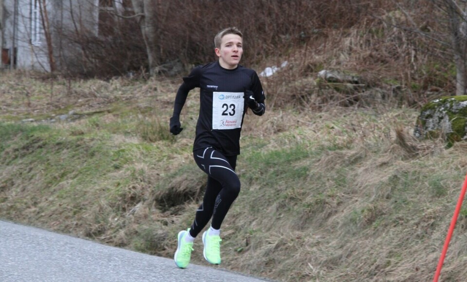 Tett duell på 5 km i det 5. løpet av Ålesund vinterkarusell Ludvik_Markussen_Ytterdalen_1km