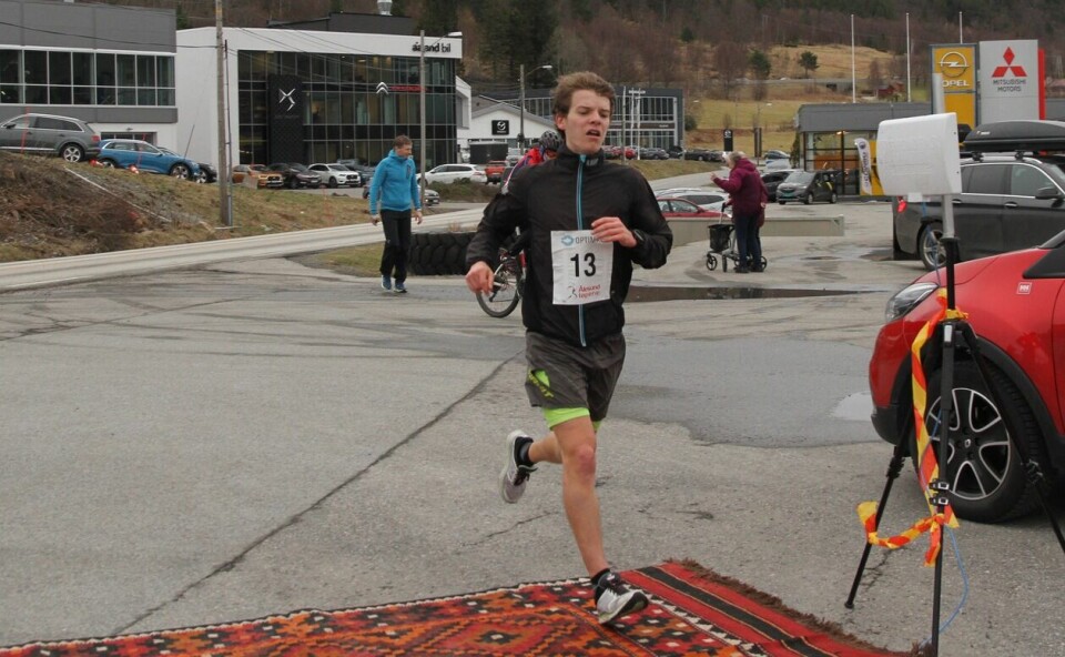 Tett duell på 5 km i det 5. løpet av Ålesund vinterkarusell Jonas_Hesthaug_maal