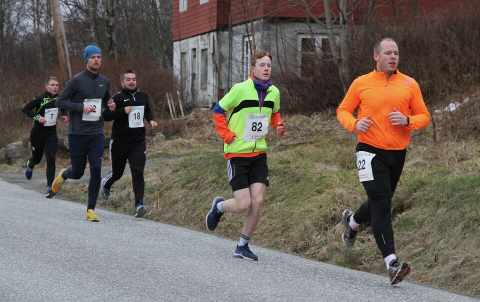 Tett duell på 5 km i det 5. løpet av Ålesund vinterkarusell Jo_Tandstad_lang_rekke