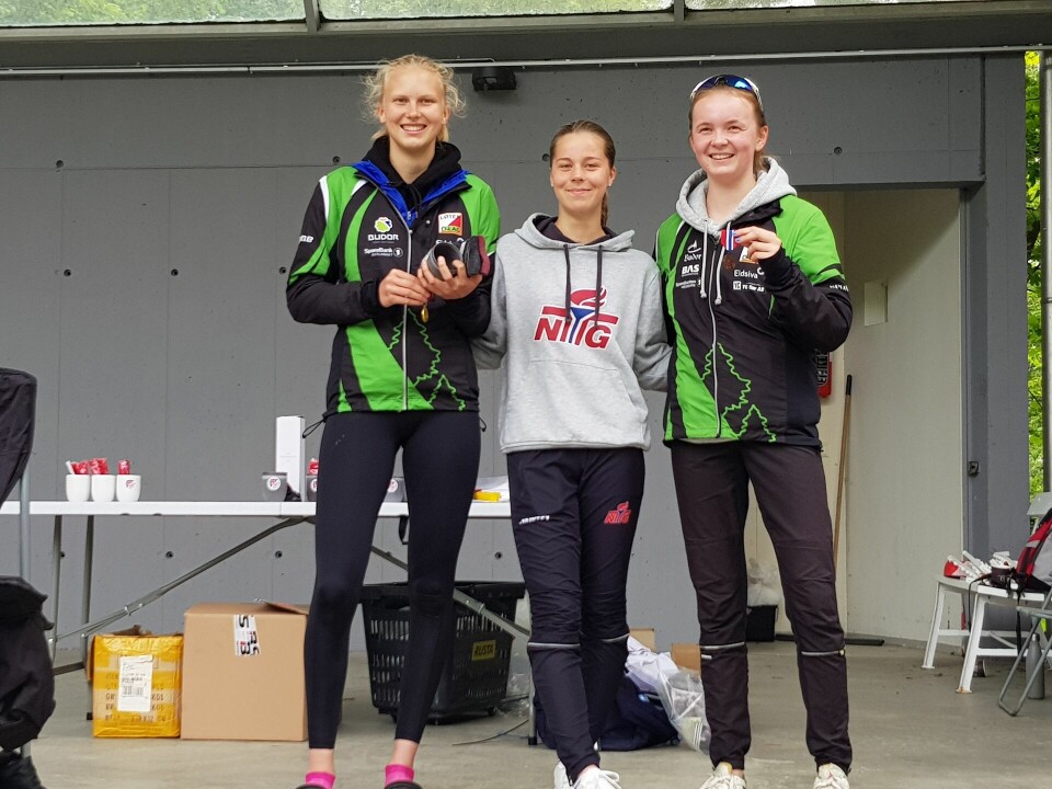 Wiest, Haugereid og Ytrehus tok KM-titlene for Innlandet o-krets Seierspallen i D17-20 June Rogstad Bekkevold gull, Maren Henriksen sølv og Henriette Berg bronse.jpg
