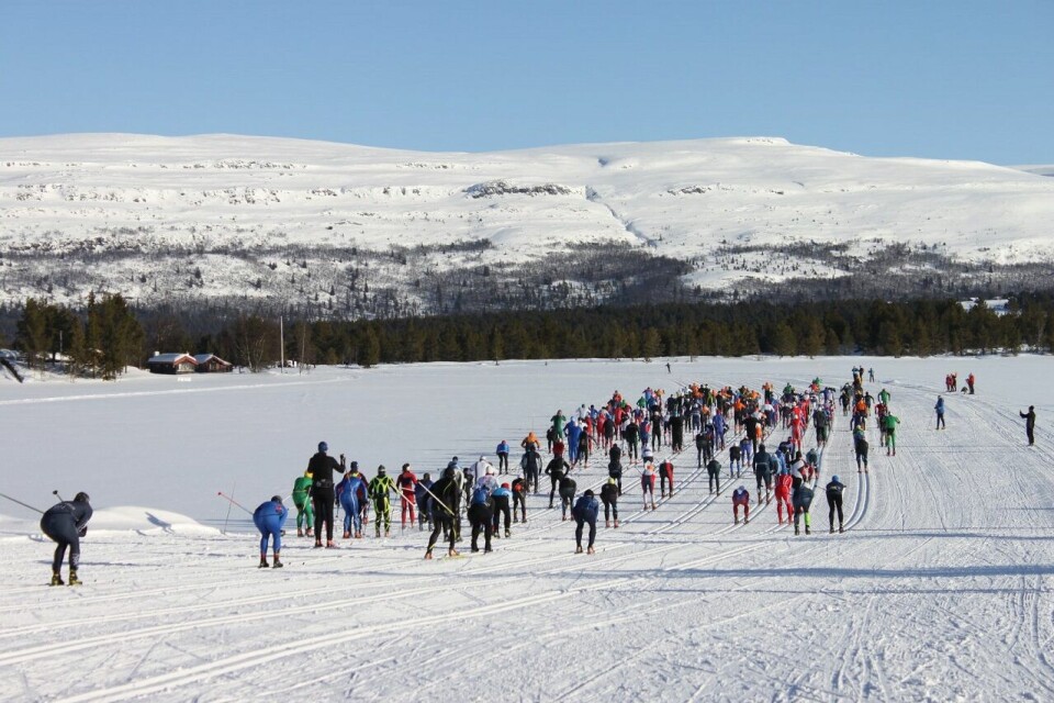 Kari Øyre Slind og Øyvind Moen Fjeld suverene i Furusjøen Rundt Rondane i bakgrunnen