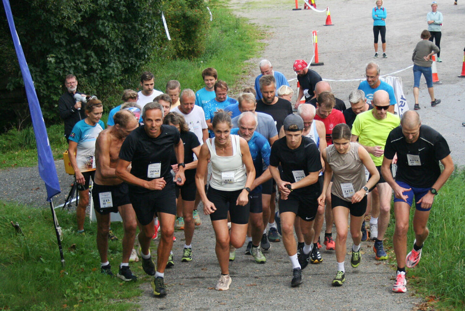 Her ser vi fellesstarten for de som skal løpe 3,5 km. De fleste velger å løpe individuelt uten tidtaking. (Foto: Sverre Larsen) Her ser vi fellesstarten for de som skal løpe 3,5 km. De fleste velger å løpe individuelt uten tidtaking. (Foto: Sverre Larsen)