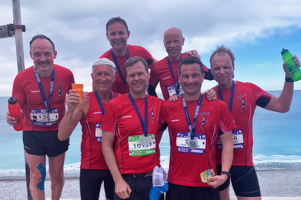 En blid gjeng fra Tromsø Løpeklubb noen timer etter målgang i Nice halvmaraton 2019. Å være tilknyttet en løpegruppe er et stort pluss. (Foto: Privat / Alf B. Dahl) En blid gjeng fra Tromsø Løpeklubb noen timer etter målgang i Nice halvmaraton 2019. Å være tilknyttet en løpegruppe er et stort pluss. (Foto: Privat / Alf B. Dahl)