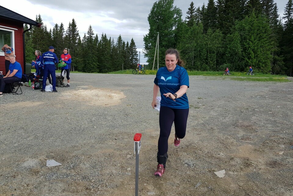 Nina Smestad mot mål etter 5,5 km. (Foto: Stein Arne Negård) Nina Smestad mot mål etter 5,5 km. (Foto: Stein Arne Negård)