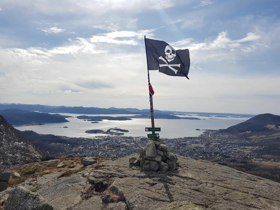 Utsikt fra en av toppene som ble besøkt i løpet. (Foto: Arrangør/Hege Bjørlo) Utsikt fra en av toppene som ble besøkt i løpet. (Foto: Arrangør/Hege Bjørlo)