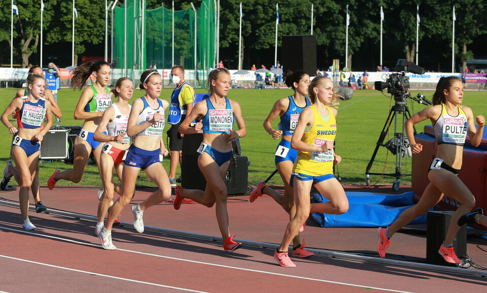 Tungt for de norske jentene på 3000 meter i U20-EM Heat2_Maren_Halle_Haugen_ligger_paa_halen_fra_start_AZ3T9659.jpg