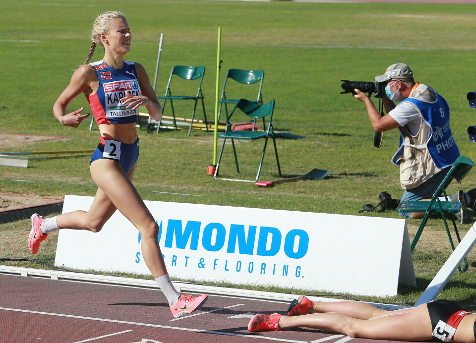 5. plass til Pernille Karlsen Antonsen på 800 meter i U20-EM Sliten_Pernille_inn_som_nr5_men_har_jenta_foran_passert_maalstreken_AZ3T1111.jpg