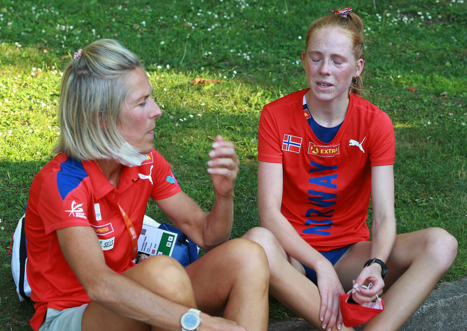 Tungt for de norske jentene på 3000 meter i U20-EM Diskusjonen_paa_kammerset_mor-Gunhild_og_datter_Ina_hva_gikk_galt_AZ3T9751.jpg