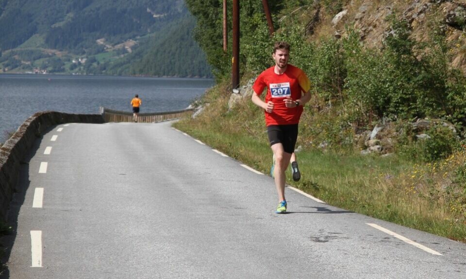 Den varmeste Hornindalsvatnet Maraton noensinne 10km_stnr_207_Bendik_Grimsboe