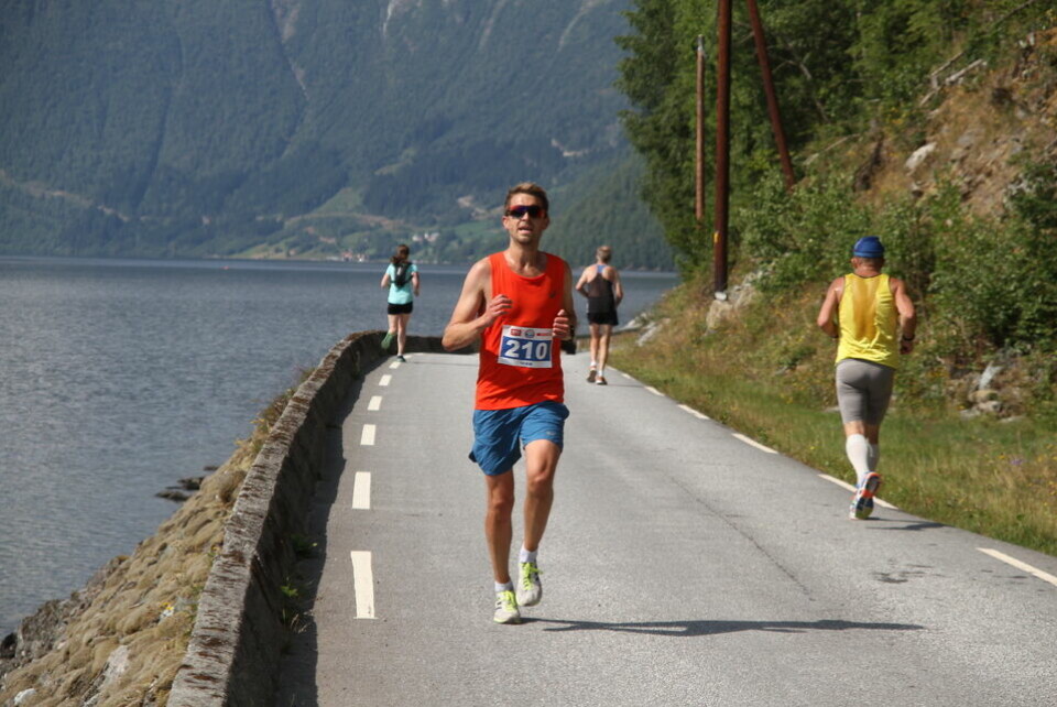 Den varmeste Hornindalsvatnet Maraton noensinne 10km_stnr_210_Petter_Siselberg