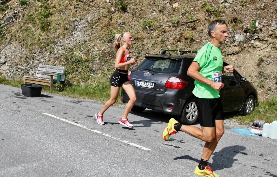 Den varmeste Hornindalsvatnet Maraton noensinne 10km_ledelsen