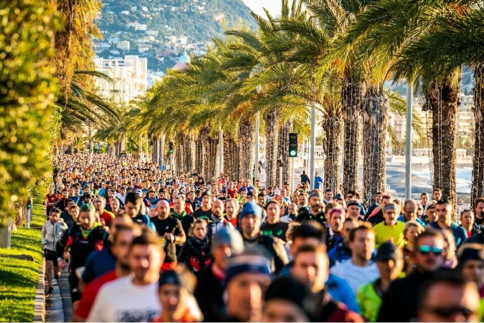 Fra strandpromenaden i Nice og starten av årets Marathon des Alpes Maritimes, Nice-Cannes (foto: https://www.facebook.com/marathonnicecannes). Fra strandpromenaden i Nice og starten av årets Marathon des Alpes Maritimes, Nice-Cannes (foto: https://www.facebook.com/marathonnicecannes).