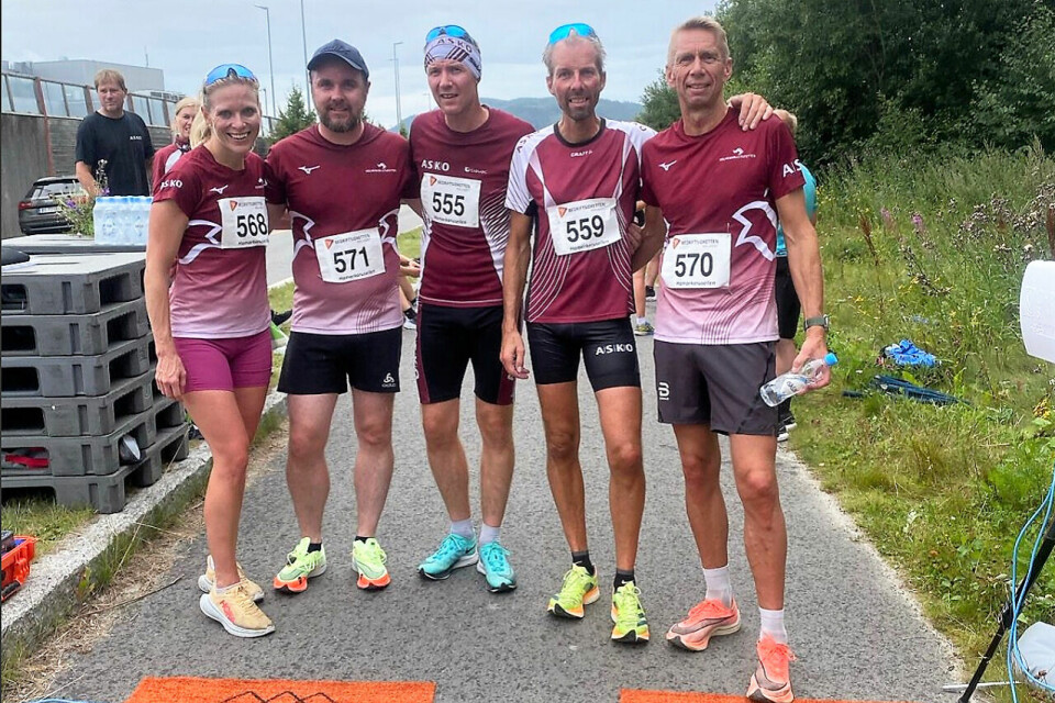 Asko klare til start i eget løp (fra venstre): Eli Gjermundshaug Pedersen, Audun Grun, Henning Mortensen, Jan Hovde og Håkon Amb. (Foto fra Hamarkarusellens facebookside) Asko klare til start i eget løp (fra venstre): Eli Gjermundshaug Pedersen, Audun Grun, Henning Mortensen, Jan Hovde og Håkon Amb. (Foto fra Hamarkarusellens facebookside)