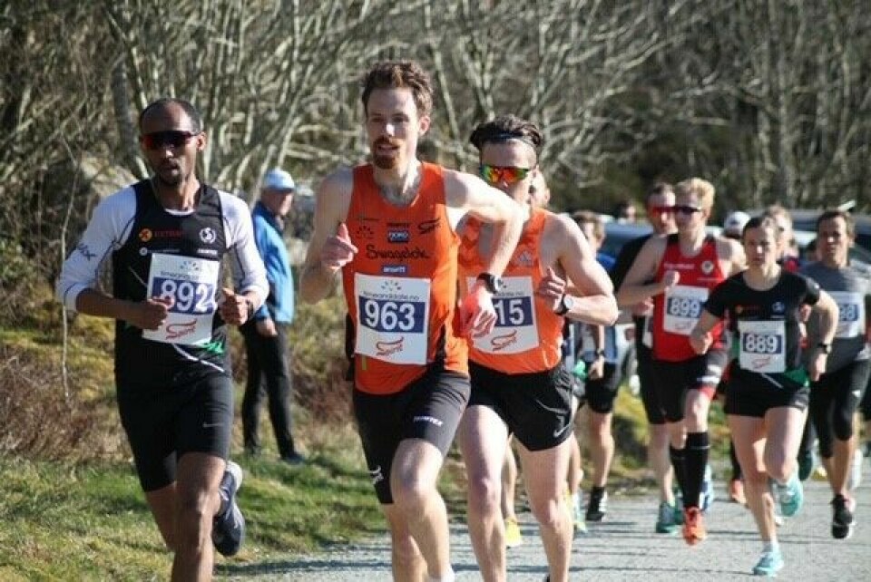 504 fullførte Hålandvannet Rundt, Erlend Aano vant halvmaraton Brkhineh_Grønnevig_7km_tet.jpg