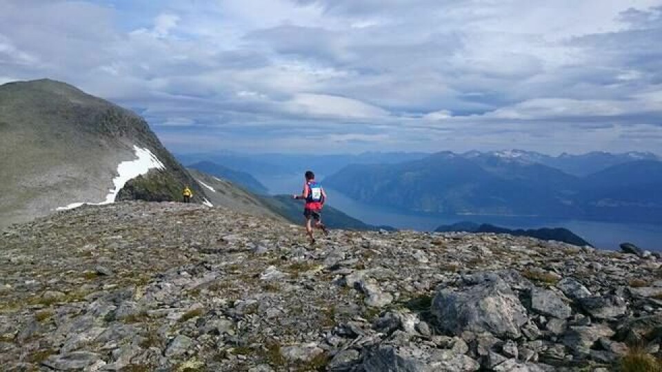 Ola Hovdenak var suveren i Stranda Fjord Trail Race Ola_Hovdenak_foerste_del