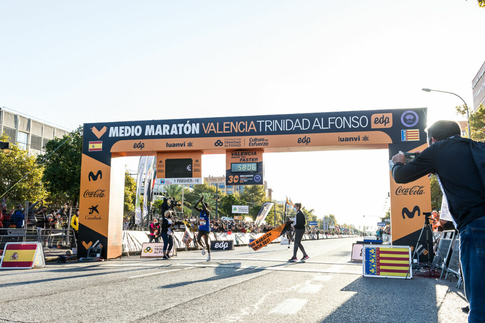 Letesenbet Gidey smadret halvmaraton-rekorden for kvinner - Sondre N Moen løp på 1.00.15 MMV Abel_1280.jpg