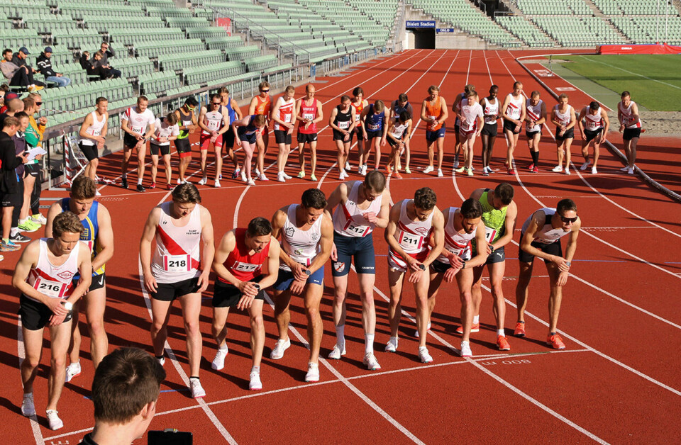 To heat med 34 løpere i hvert ble unnagjort på et Bislett-anlegg bada i sol. (Foto: Simon Pedersen) To heat med 34 løpere i hvert ble unnagjort på et Bislett-anlegg bada i sol. (Foto: Simon Pedersen)