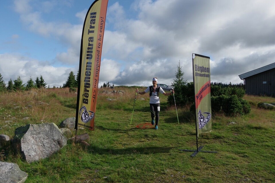 Yngve Øyeflaten fra Voss i mål ved Åkersætra som vinner etter 130 km. (Foto fra løpets facebookside) Yngve Øyeflaten fra Voss i mål ved Åkersætra som vinner etter 130 km. (Foto fra løpets facebookside)
