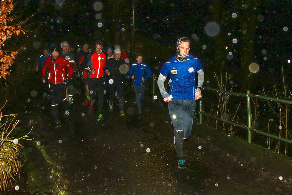 Rett etter start ser vi at Espen Roll Karlsen allerede har fått en luke på sine konkurrenter Rett etter start ser vi at Espen Roll Karlsen allerede har fått en luke på sine konkurrenter