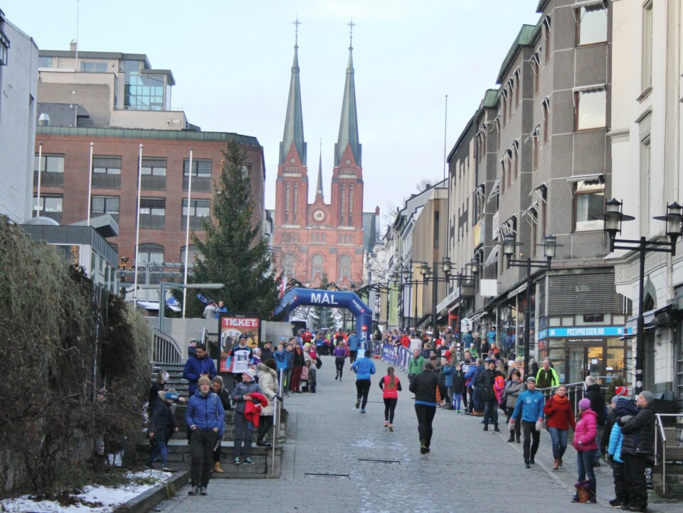 1020 fullførte Nyttårstrimmen Skien Målgang.JPG