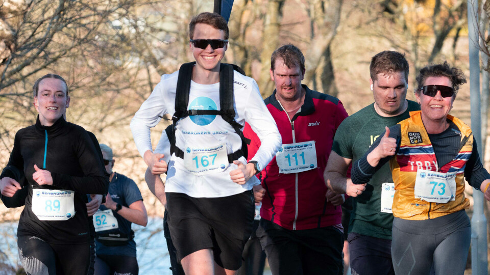 Fra Hålandsvannet halvmaraton. En gruppe har siktet seg inn på 2:00. (Foto: Tore Melberg) Fra Hålandsvannet halvmaraton. En gruppe har siktet seg inn på 2:00. (Foto: Tore Melberg)