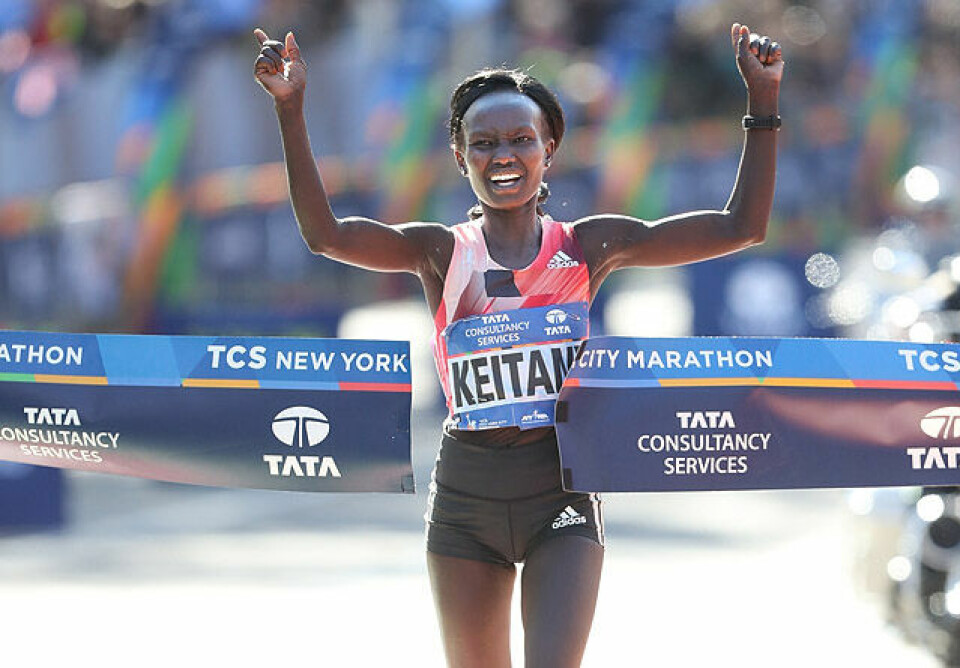 Kenyanske Mary Keitany kunne juble for sin tredje strake seier i New York City Marathon. Det er det bare Grete Waitz, som i sin tid vant fem år på rad, som har kunnet gjøre før henne. (Foto: arrangøren) Kenyanske Mary Keitany kunne juble for sin tredje strake seier i New York City Marathon. Det er det bare Grete Waitz, som i sin tid vant fem år på rad, som har kunnet gjøre før henne. (Foto: arrangøren)