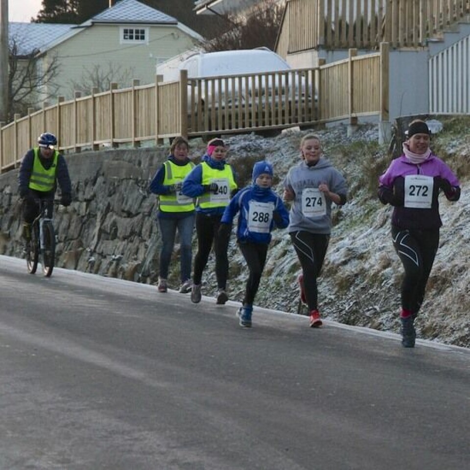 Kaldt, men bart i Ålesund lørdag Lang_rekke_bak