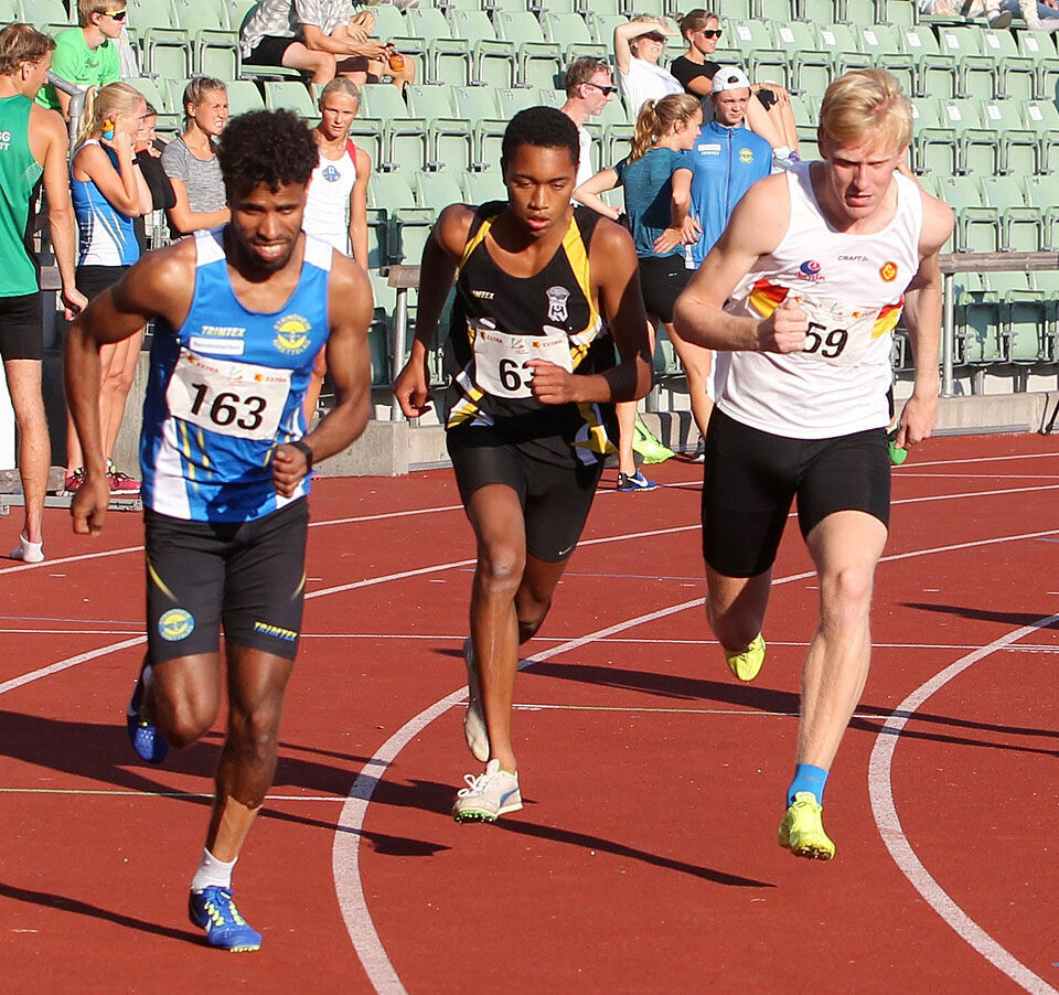 Sterke navn og tider på 3000 m kvinner i sommerstevnet på Bislett 800m_menn_A-heat_start3_av5_avbrutt_nr1og3_A20G9669.jpg