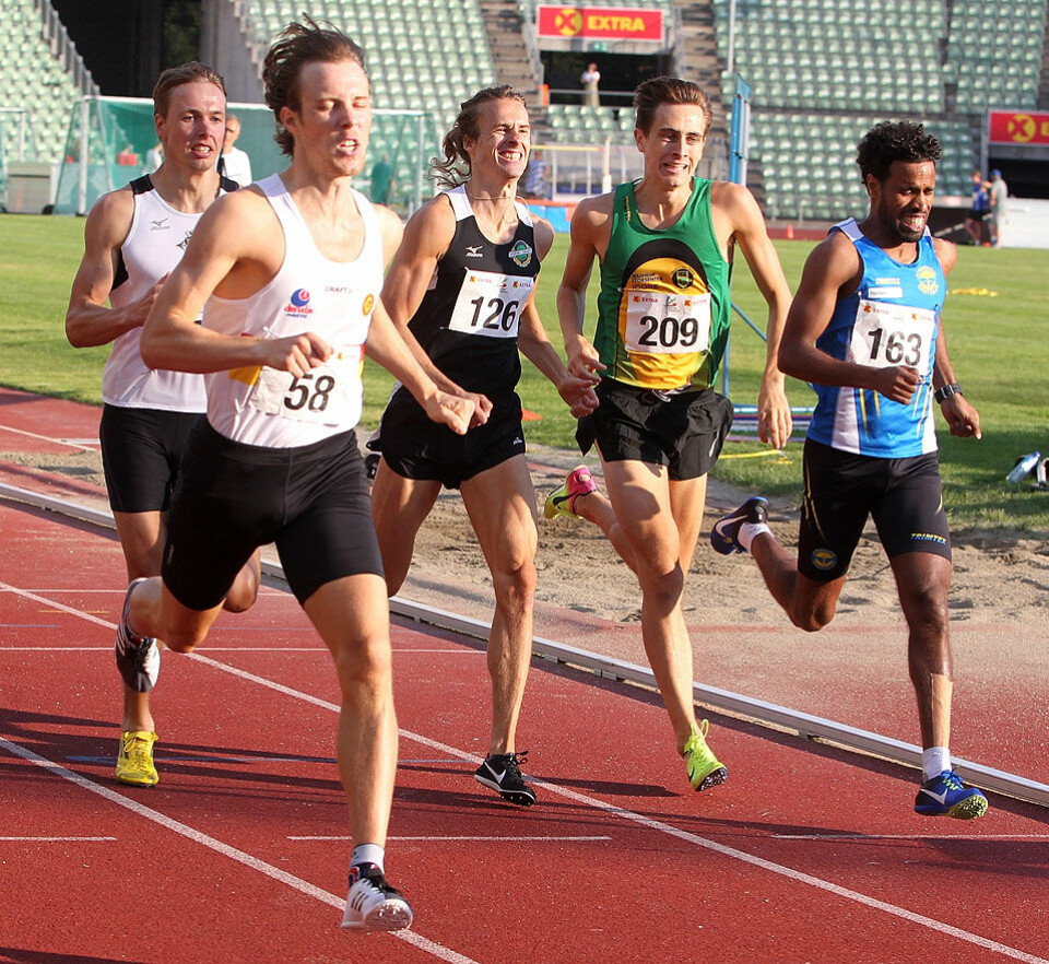 Sterke navn og tider på 3000 m kvinner i sommerstevnet på Bislett 800m_menn_A-heat_jevn_maalgang_A20G9730.jpg