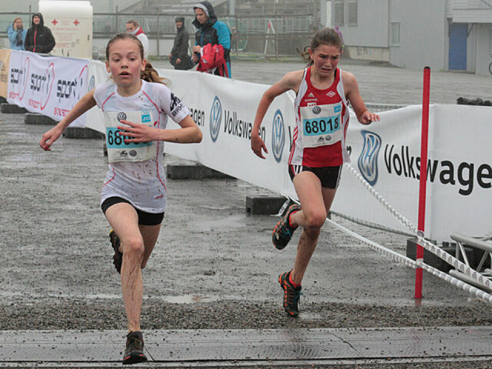 683 fullførte UngdomsBirken til tross for våte og sleipe forhold IMG_9390_J13-spurt.jpg