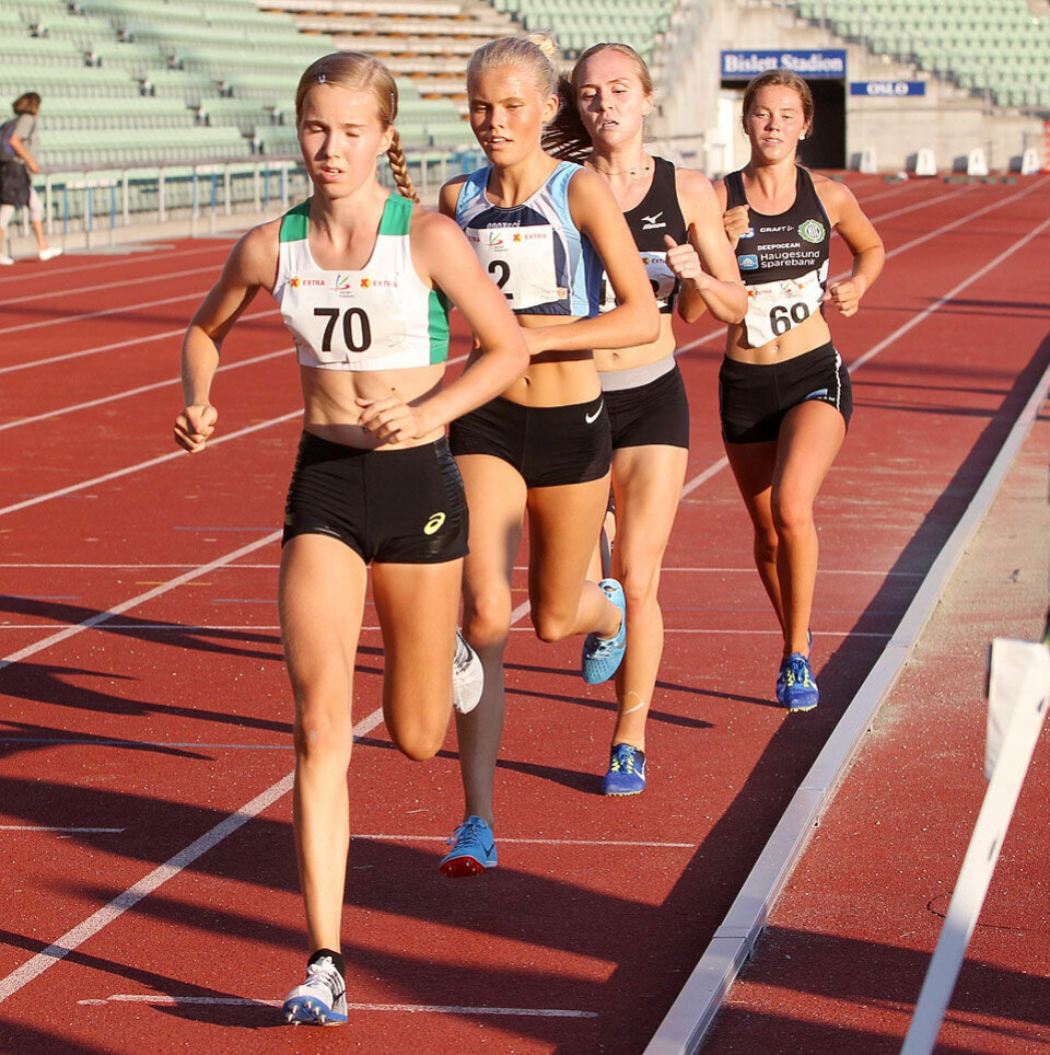 Sterke navn og tider på 3000 m kvinner i sommerstevnet på Bislett 3000m_damer_de_yngste_A20G0023.jpg