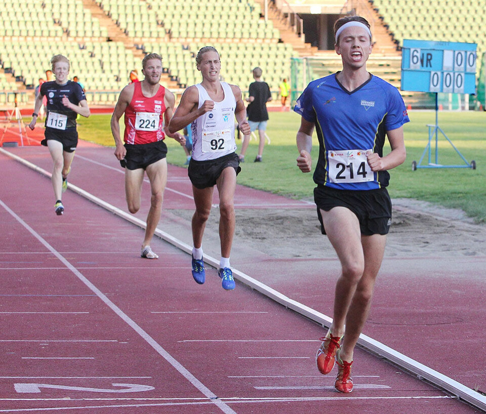 Sterke navn og tider på 3000 m kvinner i sommerstevnet på Bislett 3000m_menn_A-heat_innspurt_A20G0524.jpg