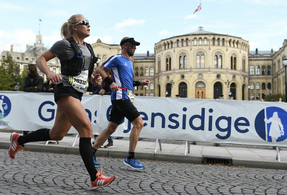 Runa Falch og Marius Vedvik vant halvmaratonløpet i Oslo stortinget_50D2900.jpg